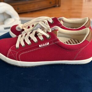 Taos Starburst Sneakers 9.5